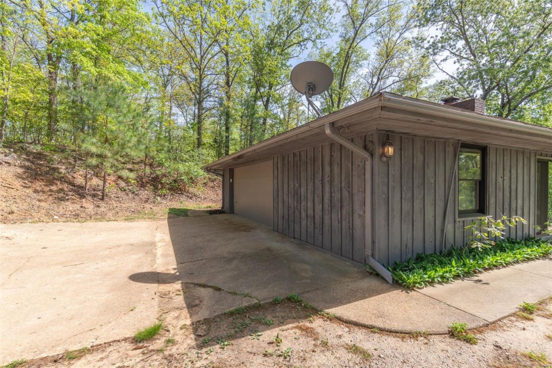 136 Rhinestone Ln, Poplar Bluff, Missouri 63901, 5 Bedrooms Bedrooms, 12 Rooms Rooms,3 BathroomsBathrooms,Residential,For Sale,Rhinestone Ln,MAR25025442