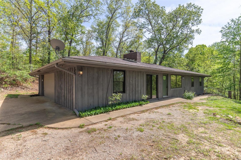 136 Rhinestone Ln, Poplar Bluff, Missouri 63901, 5 Bedrooms Bedrooms, 12 Rooms Rooms,3 BathroomsBathrooms,Residential,For Sale,Rhinestone Ln,MAR25025442