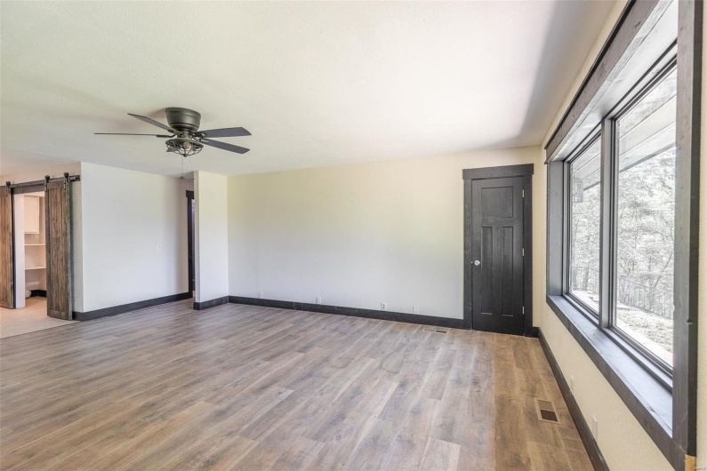136 Rhinestone Ln, Poplar Bluff, Missouri 63901, 5 Bedrooms Bedrooms, 12 Rooms Rooms,3 BathroomsBathrooms,Residential,For Sale,Rhinestone Ln,MAR25025442