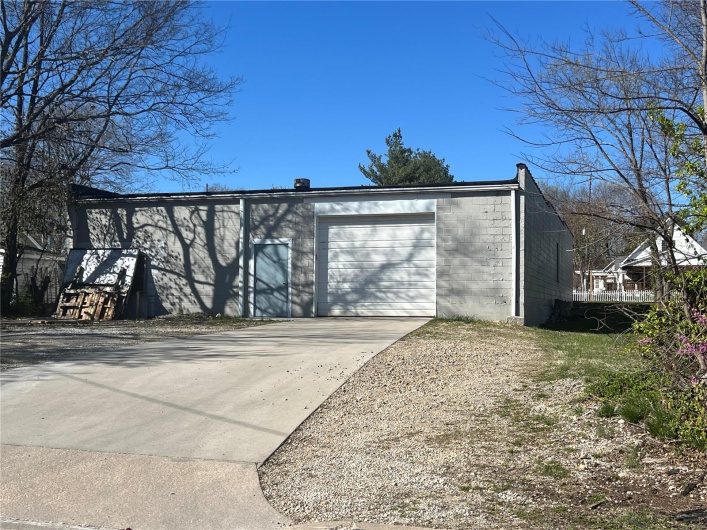 206 College, Farmington, Missouri 63640, ,Commercial Sale,For Sale,College,MAR24018392