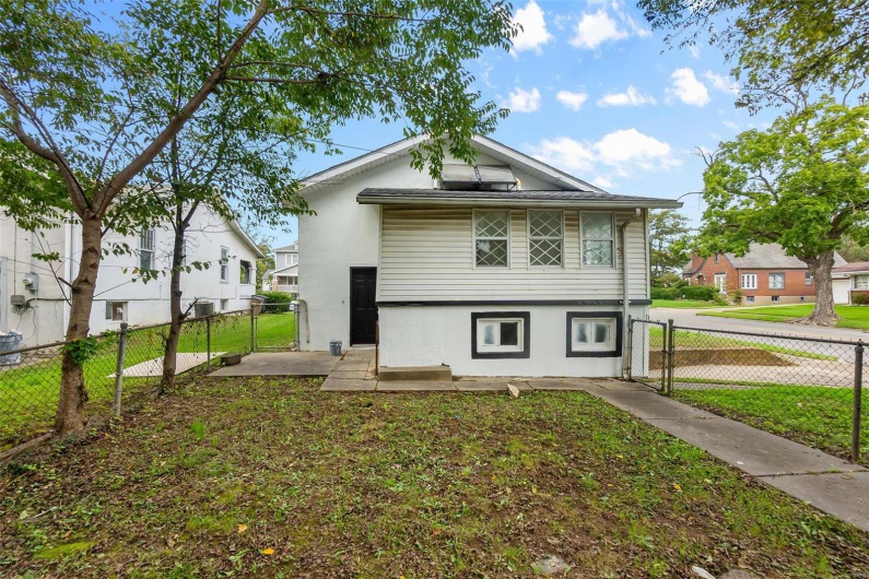 1401 Bessie Street, Cape Girardeau, Missouri 63701, 3 Bedrooms Bedrooms, 5 Rooms Rooms,1 BathroomBathrooms,Residential,For Sale,Bessie,MAR25025646
