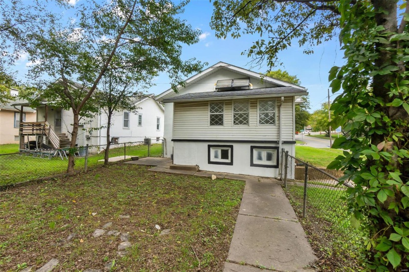 1401 Bessie Street, Cape Girardeau, Missouri 63701, 3 Bedrooms Bedrooms, 5 Rooms Rooms,1 BathroomBathrooms,Residential,For Sale,Bessie,MAR25025646