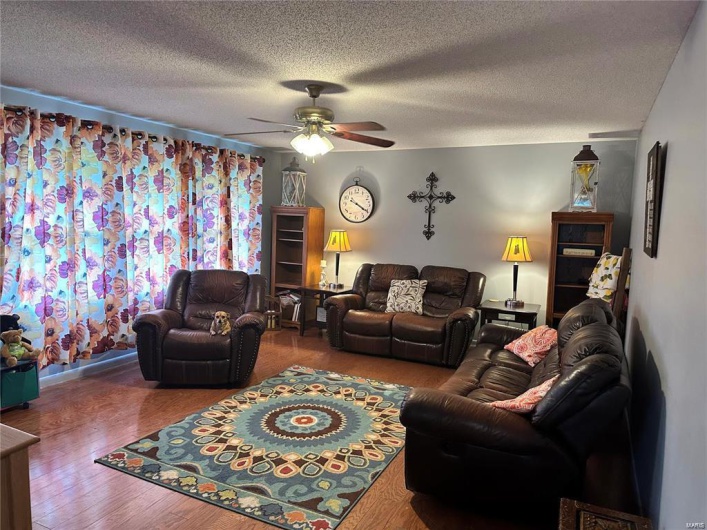 634 425th Road, Bertrand, Missouri 63823, 3 Bedrooms Bedrooms, 8 Rooms Rooms,2 BathroomsBathrooms,Residential,For Sale,425th,MAR25026841