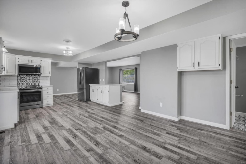 1211 Napoleon Drive, Bonne Terre, Missouri 63628, 5 Bedrooms Bedrooms, 10 Rooms Rooms,3 BathroomsBathrooms,Residential,For Sale,Napoleon,MAR25026799