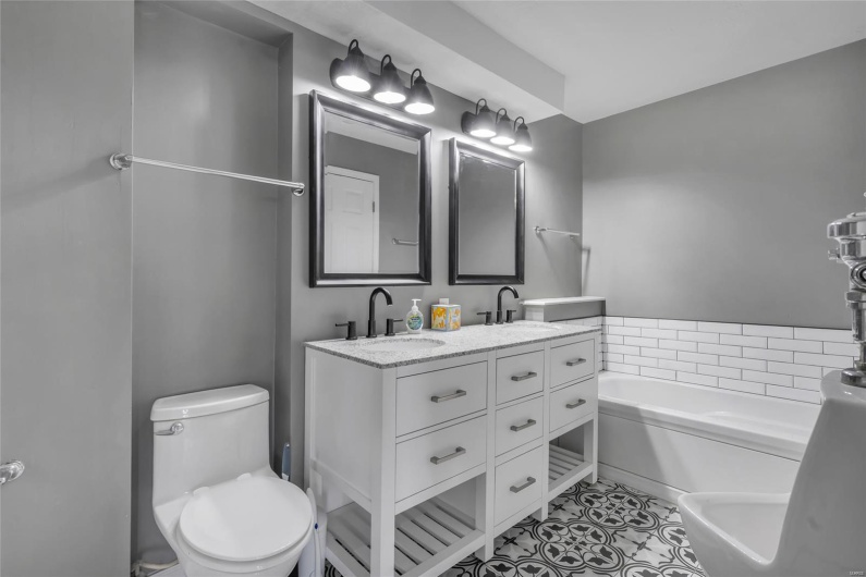 1211 Napoleon Drive, Bonne Terre, Missouri 63628, 5 Bedrooms Bedrooms, 10 Rooms Rooms,3 BathroomsBathrooms,Residential,For Sale,Napoleon,MAR25026799