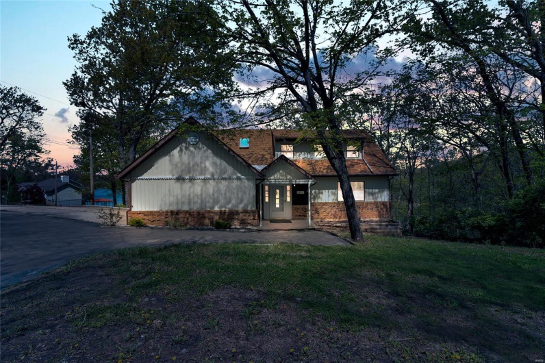 1211 Napoleon Drive, Bonne Terre, Missouri 63628, 5 Bedrooms Bedrooms, 10 Rooms Rooms,3 BathroomsBathrooms,Residential,For Sale,Napoleon,MAR25026799