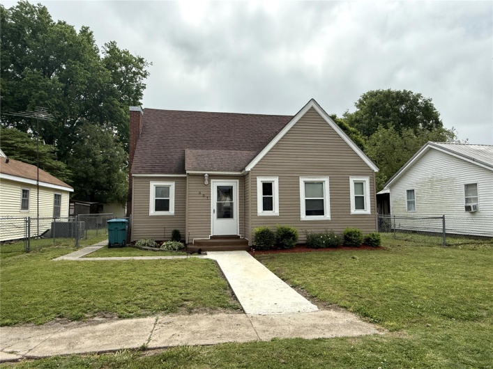 607 Cotton Avenue, Caruthersville, Missouri 63830, 2 Bedrooms Bedrooms, 6 Rooms Rooms,1 BathroomBathrooms,Residential,For Sale,Cotton,MAR25026861