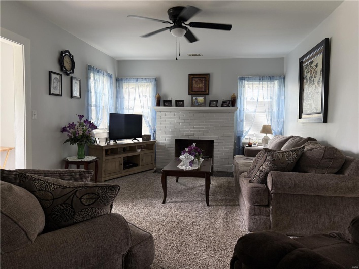 607 Cotton Avenue, Caruthersville, Missouri 63830, 2 Bedrooms Bedrooms, 6 Rooms Rooms,1 BathroomBathrooms,Residential,For Sale,Cotton,MAR25026861
