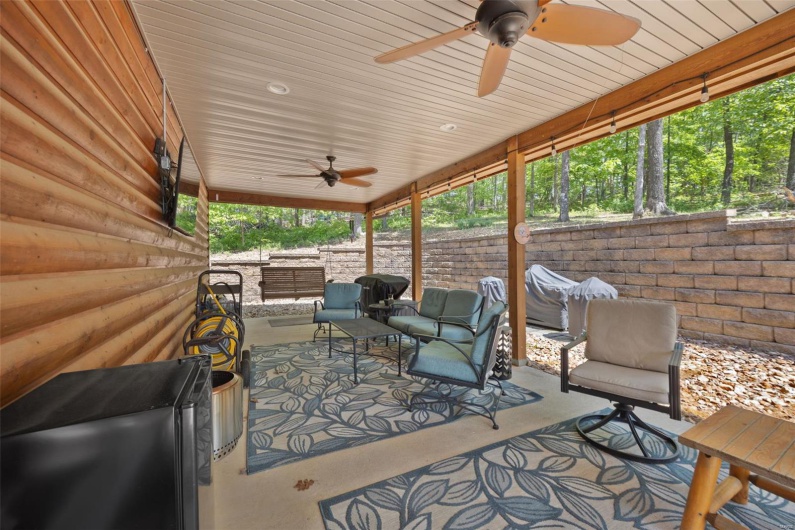 View of patio / terrace with ceiling fan and an outdoor hangout area