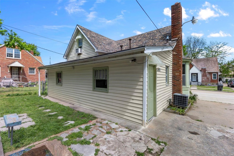 63 Hanover Street, Cape Girardeau, Missouri 63701, 3 Bedrooms Bedrooms, 7 Rooms Rooms,1 BathroomBathrooms,Residential,For Sale,Hanover,MAR25026911