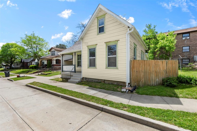 63 Hanover Street, Cape Girardeau, Missouri 63701, 3 Bedrooms Bedrooms, 7 Rooms Rooms,1 BathroomBathrooms,Residential,For Sale,Hanover,MAR25026911