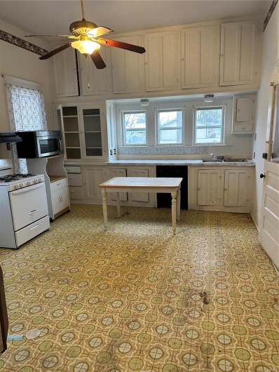 110 Jefferson Street, Essex, Missouri 63846, 2 Bedrooms Bedrooms, 6 Rooms Rooms,1 BathroomBathrooms,Residential,For Sale,Jefferson,MAR25007370