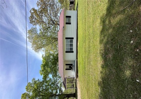 215 Rhine RD, Poplar Bluff, Missouri 63901, 4 Bedrooms Bedrooms, 8 Rooms Rooms,2 BathroomsBathrooms,Farm,For Sale,Rhine RD,MAR25027003