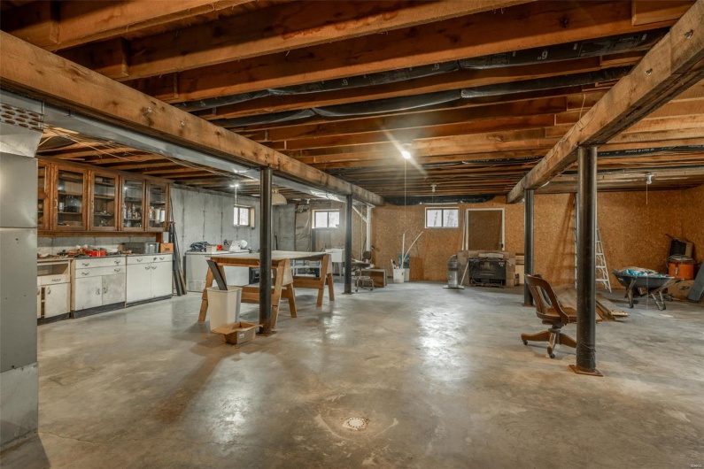 124 Wayne 527, Greenville, Missouri 63944, 2 Bedrooms Bedrooms, 11 Rooms Rooms,3 BathroomsBathrooms,Residential,For Sale,Wayne 527,MAR25022454