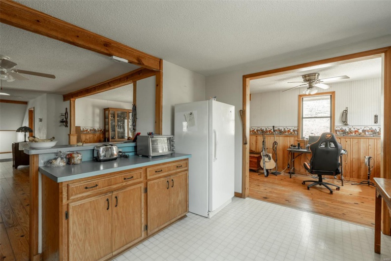124 Wayne 527, Greenville, Missouri 63944, 2 Bedrooms Bedrooms, 11 Rooms Rooms,3 BathroomsBathrooms,Residential,For Sale,Wayne 527,MAR25022454