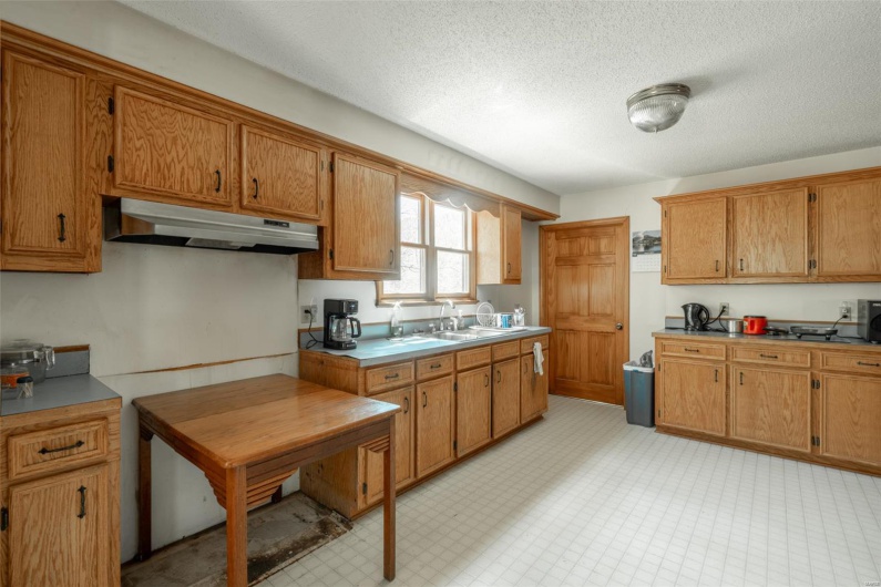 124 Wayne 527, Greenville, Missouri 63944, 2 Bedrooms Bedrooms, 11 Rooms Rooms,3 BathroomsBathrooms,Residential,For Sale,Wayne 527,MAR25022454