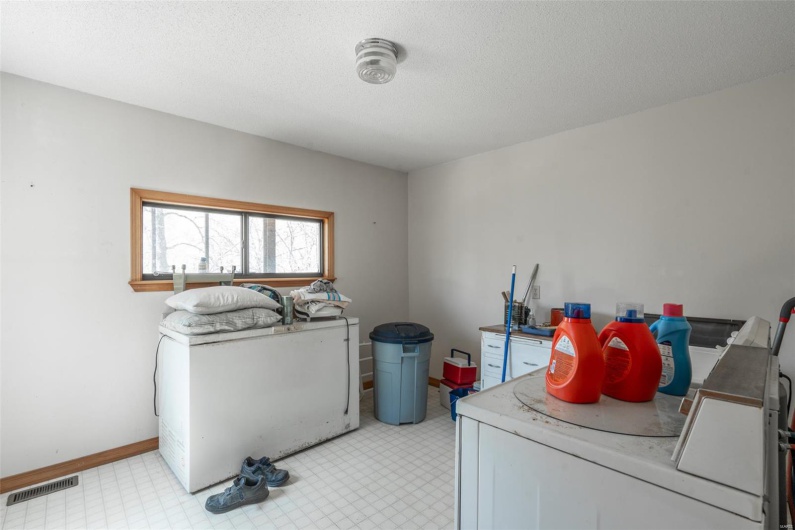 124 Wayne 527, Greenville, Missouri 63944, 2 Bedrooms Bedrooms, 11 Rooms Rooms,3 BathroomsBathrooms,Residential,For Sale,Wayne 527,MAR25022454