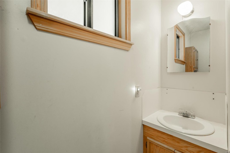 124 Wayne 527, Greenville, Missouri 63944, 2 Bedrooms Bedrooms, 11 Rooms Rooms,3 BathroomsBathrooms,Residential,For Sale,Wayne 527,MAR25022454