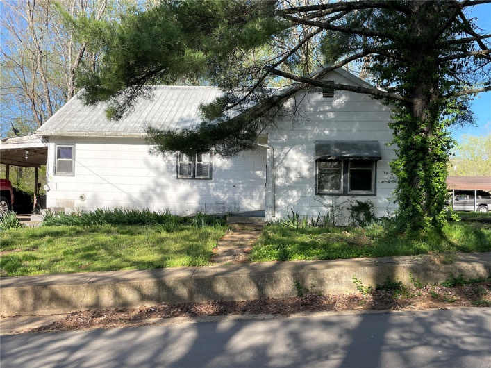 617 3rd Street, Piedmont, Missouri 63957, 3 Bedrooms Bedrooms, 8 Rooms Rooms,1 BathroomBathrooms,Residential,For Sale,3rd,MAR25022485