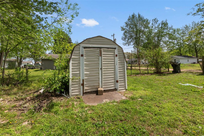 18 Park Avenue, Dexter, Missouri 63841, 3 Bedrooms Bedrooms, 8 Rooms Rooms,1 BathroomBathrooms,Residential,For Sale,Park,MAR25027073