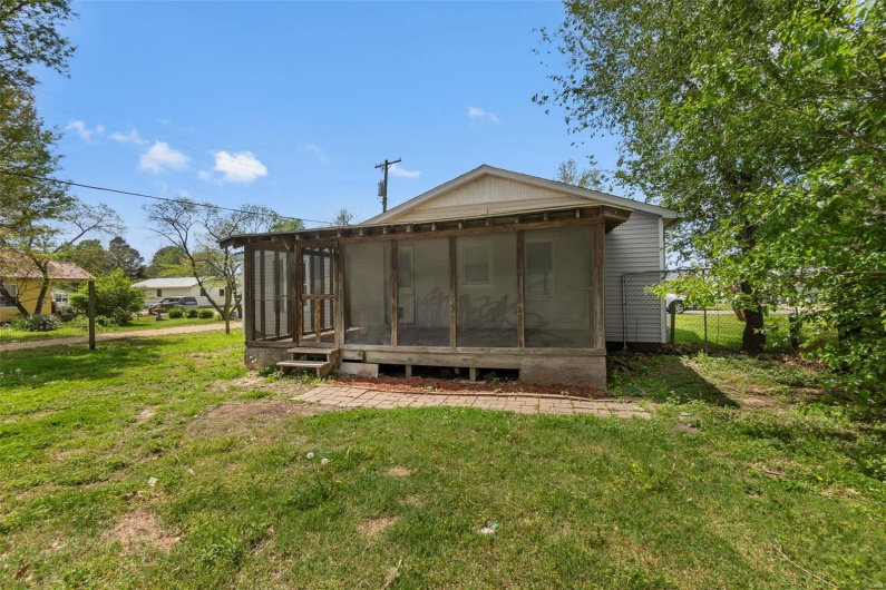 18 Park Avenue, Dexter, Missouri 63841, 3 Bedrooms Bedrooms, 8 Rooms Rooms,1 BathroomBathrooms,Residential,For Sale,Park,MAR25027073