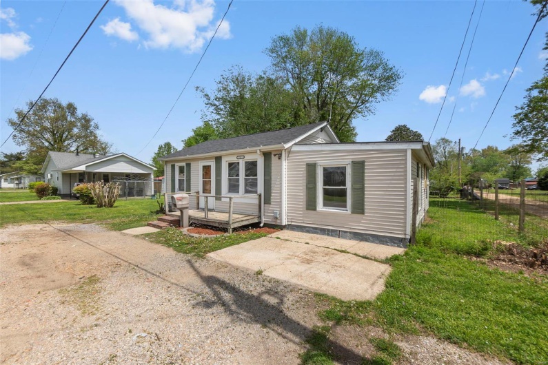 18 Park Avenue, Dexter, Missouri 63841, 3 Bedrooms Bedrooms, 8 Rooms Rooms,1 BathroomBathrooms,Residential,For Sale,Park,MAR25027073