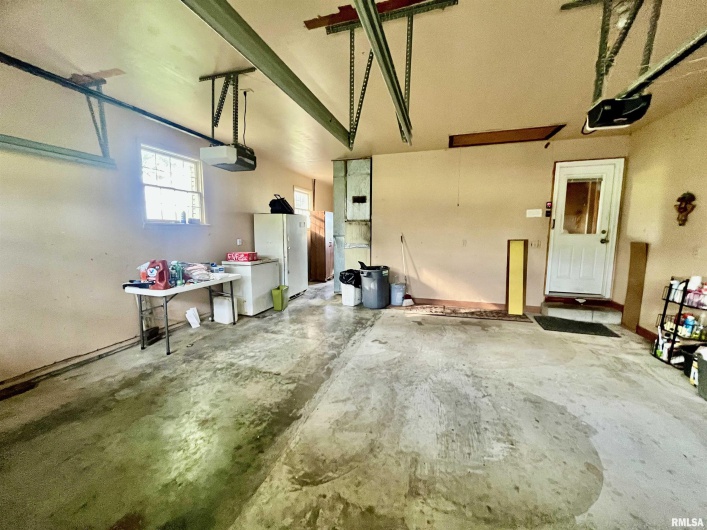 4627 PINEWOOD Lane, Metropolis, Illinois 62960, 4 Bedrooms Bedrooms, 0 ,2 BathroomsBathrooms,Residential,For Sale,PINEWOOD,0,RMAEB457668