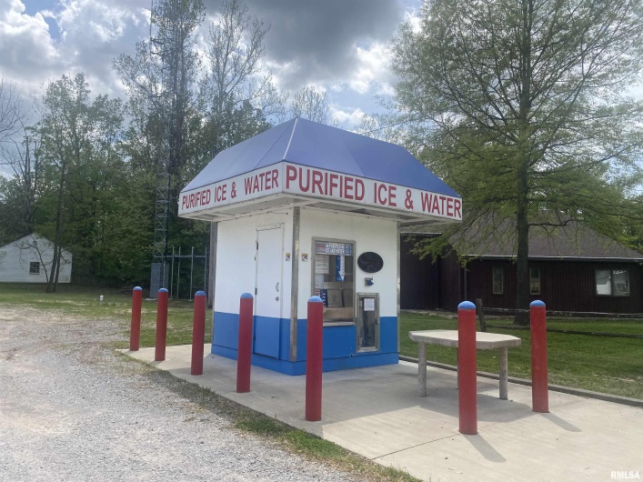 2200 WALNUT Street, Murphysboro, Illinois 62966, 0 , 0 ,0,Land,For Sale,WALNUT,0,RMAEB457674