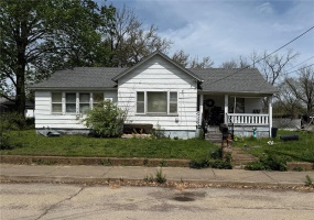 108 Hampton Avenue, Park Hills, Missouri 63601, 2 Bedrooms Bedrooms, 7 Rooms Rooms,1 BathroomBathrooms,Residential,For Sale,Hampton,MAR25026847