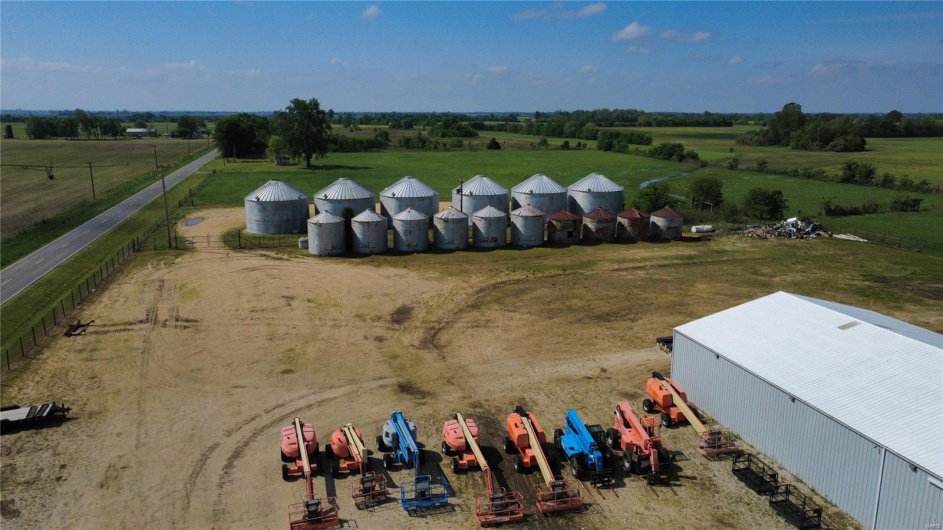Birds eye view of property featuring a rural view