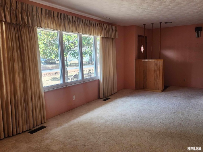 300 8TH Street, Elkville, Illinois 62932, 3 Bedrooms Bedrooms, 0 ,2 BathroomsBathrooms,Residential,For Sale,8TH,0,RMAEB456665