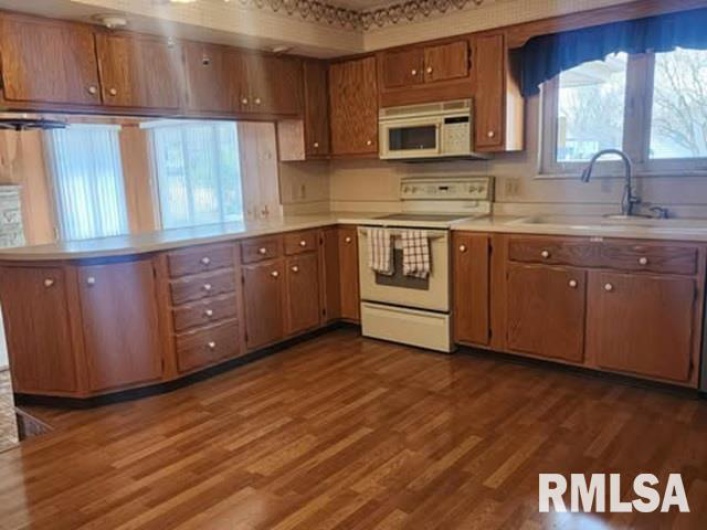 300 8TH Street, Elkville, Illinois 62932, 3 Bedrooms Bedrooms, 0 ,2 BathroomsBathrooms,Residential,For Sale,8TH,0,RMAEB456665