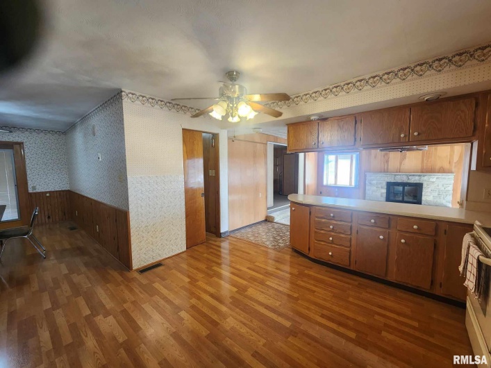 300 8TH Street, Elkville, Illinois 62932, 3 Bedrooms Bedrooms, 0 ,2 BathroomsBathrooms,Residential,For Sale,8TH,0,RMAEB456665