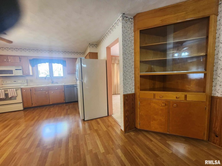 300 8TH Street, Elkville, Illinois 62932, 3 Bedrooms Bedrooms, 0 ,2 BathroomsBathrooms,Residential,For Sale,8TH,0,RMAEB456665