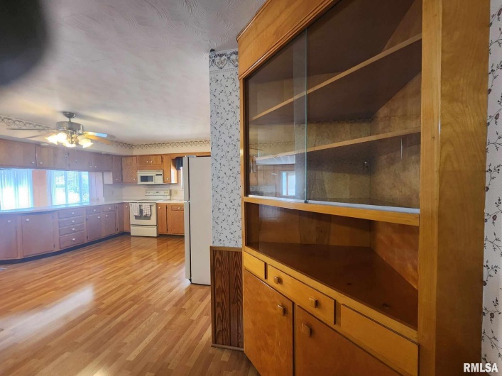 300 8TH Street, Elkville, Illinois 62932, 3 Bedrooms Bedrooms, 0 ,2 BathroomsBathrooms,Residential,For Sale,8TH,0,RMAEB456665