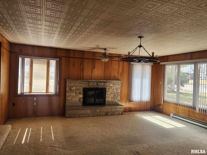 300 8TH Street, Elkville, Illinois 62932, 3 Bedrooms Bedrooms, 0 ,2 BathroomsBathrooms,Residential,For Sale,8TH,0,RMAEB456665