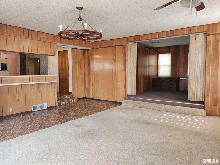 300 8TH Street, Elkville, Illinois 62932, 3 Bedrooms Bedrooms, 0 ,2 BathroomsBathrooms,Residential,For Sale,8TH,0,RMAEB456665