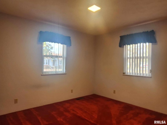 300 8TH Street, Elkville, Illinois 62932, 3 Bedrooms Bedrooms, 0 ,2 BathroomsBathrooms,Residential,For Sale,8TH,0,RMAEB456665