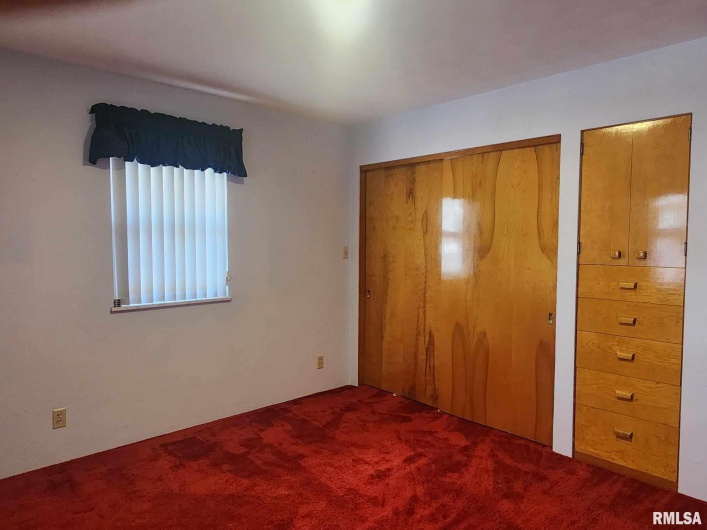 300 8TH Street, Elkville, Illinois 62932, 3 Bedrooms Bedrooms, 0 ,2 BathroomsBathrooms,Residential,For Sale,8TH,0,RMAEB456665