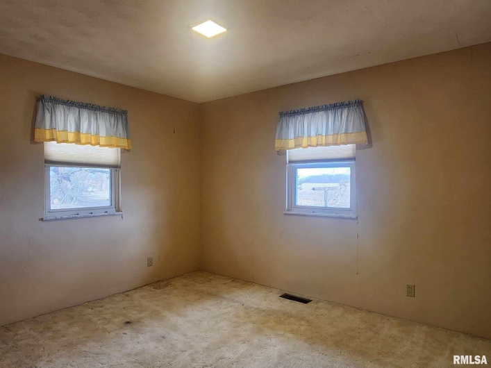 300 8TH Street, Elkville, Illinois 62932, 3 Bedrooms Bedrooms, 0 ,2 BathroomsBathrooms,Residential,For Sale,8TH,0,RMAEB456665