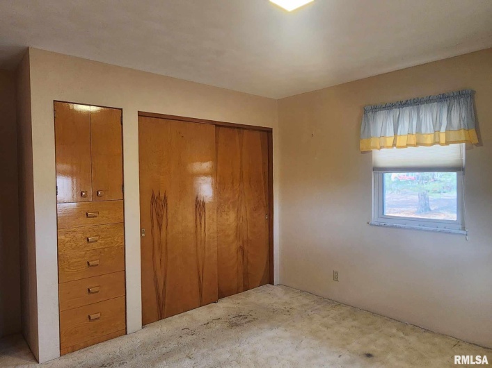 300 8TH Street, Elkville, Illinois 62932, 3 Bedrooms Bedrooms, 0 ,2 BathroomsBathrooms,Residential,For Sale,8TH,0,RMAEB456665