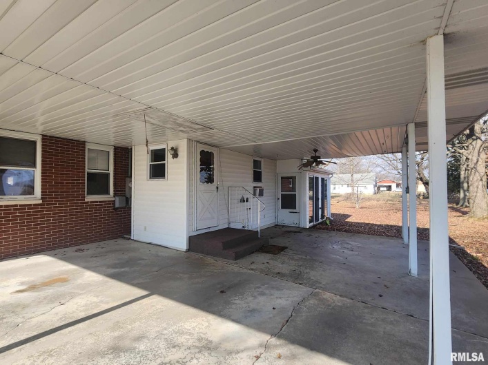 300 8TH Street, Elkville, Illinois 62932, 3 Bedrooms Bedrooms, 0 ,2 BathroomsBathrooms,Residential,For Sale,8TH,0,RMAEB456665