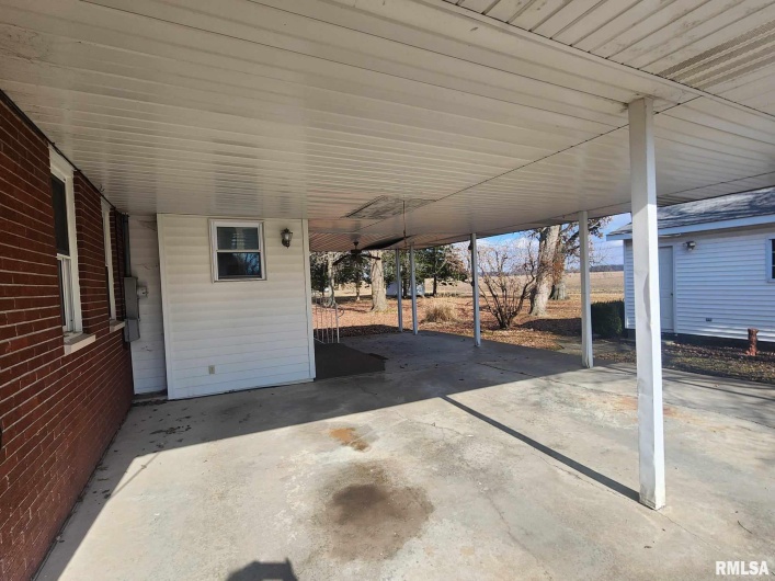 300 8TH Street, Elkville, Illinois 62932, 3 Bedrooms Bedrooms, 0 ,2 BathroomsBathrooms,Residential,For Sale,8TH,0,RMAEB456665