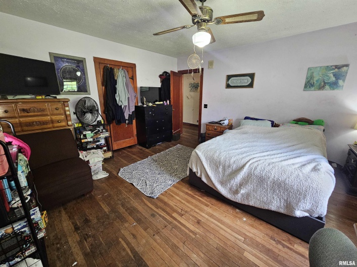 1429 10TH Street, Metropolis, Illinois 62960, 5 Bedrooms Bedrooms, 0 ,3 BathroomsBathrooms,Residential,For Sale,10TH,0,RMAEB457682