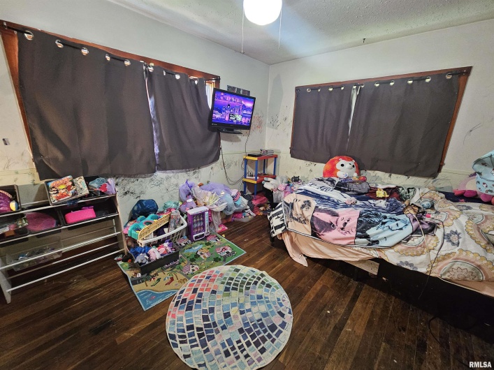 1429 10TH Street, Metropolis, Illinois 62960, 5 Bedrooms Bedrooms, 0 ,3 BathroomsBathrooms,Residential,For Sale,10TH,0,RMAEB457682