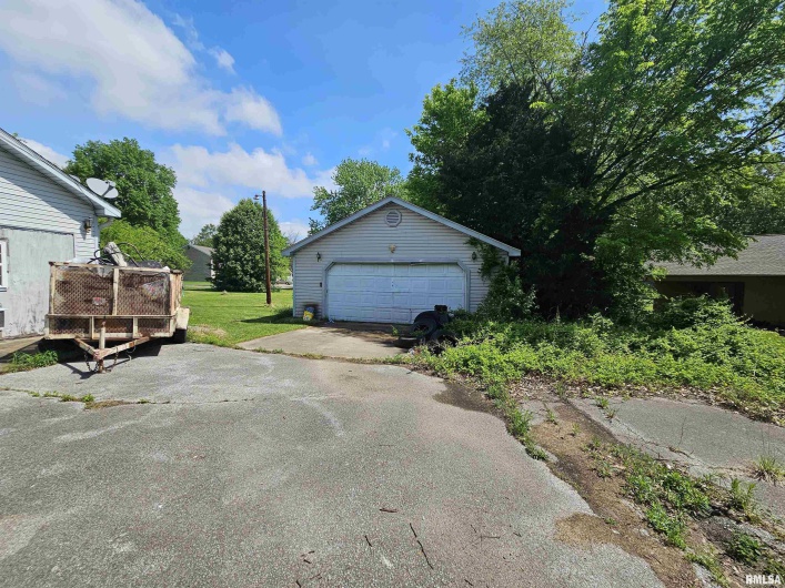 1429 10TH Street, Metropolis, Illinois 62960, 5 Bedrooms Bedrooms, 0 ,3 BathroomsBathrooms,Residential,For Sale,10TH,0,RMAEB457682
