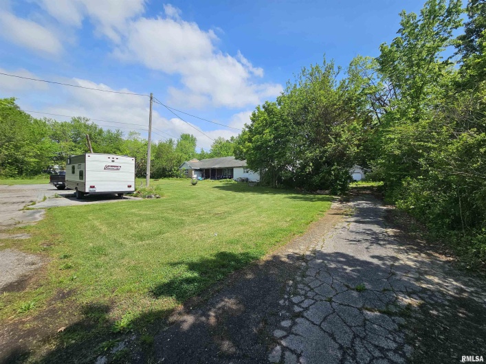1429 10TH Street, Metropolis, Illinois 62960, 5 Bedrooms Bedrooms, 0 ,3 BathroomsBathrooms,Residential,For Sale,10TH,0,RMAEB457682