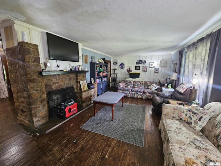 1429 10TH Street, Metropolis, Illinois 62960, 5 Bedrooms Bedrooms, 0 ,3 BathroomsBathrooms,Residential,For Sale,10TH,0,RMAEB457682
