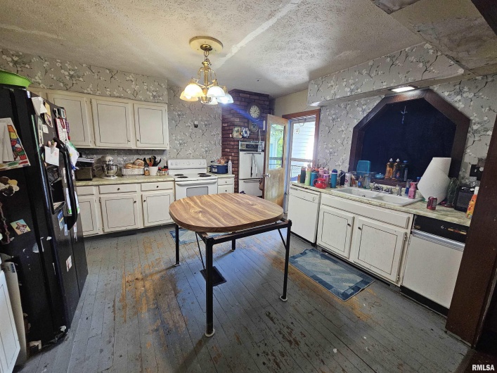 1429 10TH Street, Metropolis, Illinois 62960, 5 Bedrooms Bedrooms, 0 ,3 BathroomsBathrooms,Residential,For Sale,10TH,0,RMAEB457682