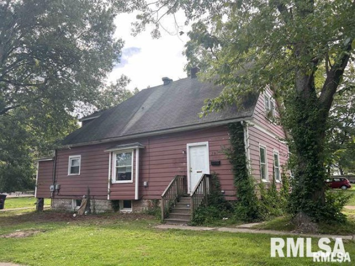 701 & 703 COLLEGE Street, Carbondale, Illinois 62901, 0 , 0 ,0,Residential Income,For Sale,COLLEGE,0,RMAEB457683